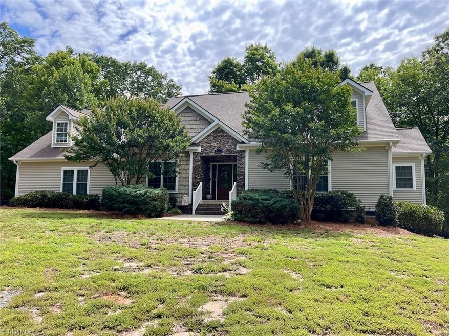 2923 Hickory Dr, Asheboro, NC 27205 - photo 1