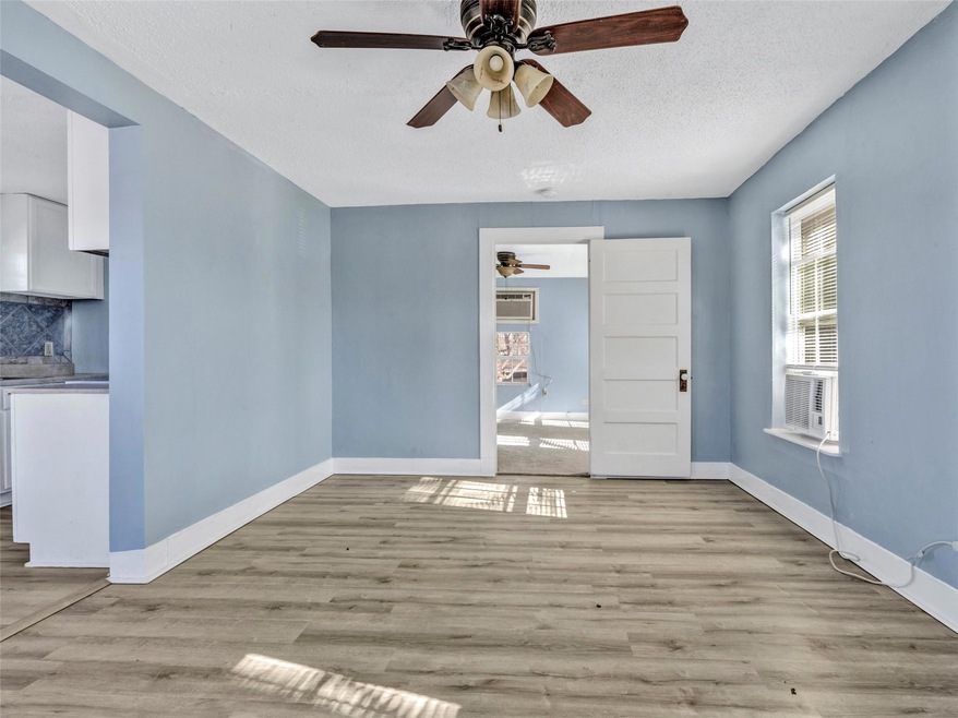 912 S Armstrong Ave unit 2, Denison, TX 75020 - photo 1