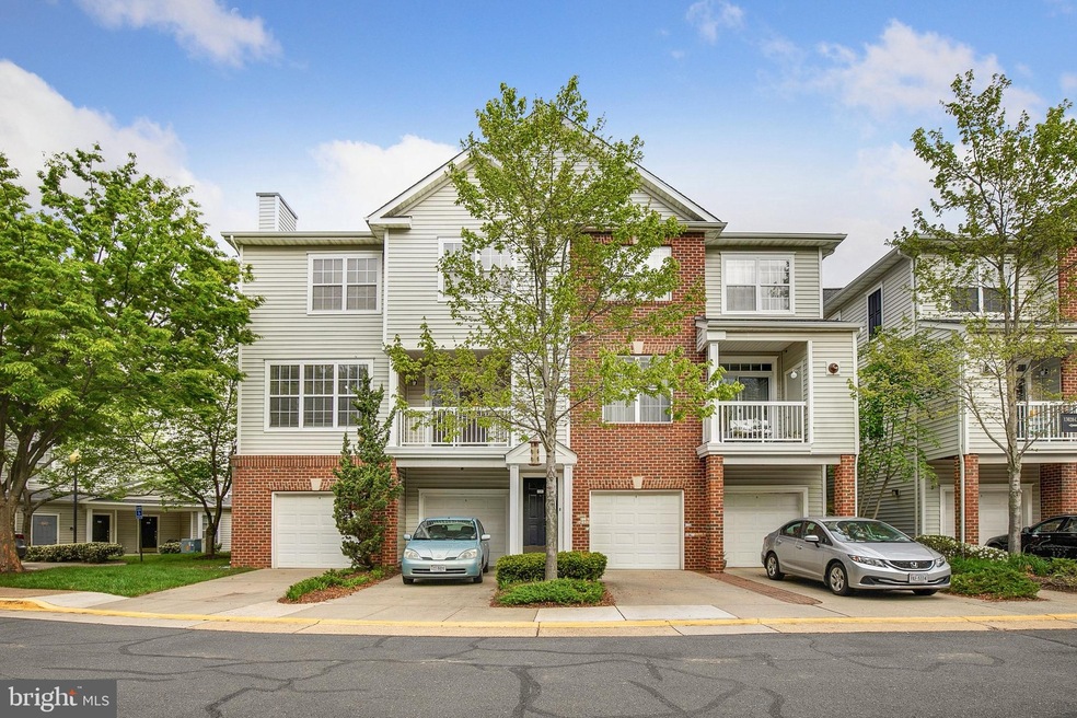 13016 Cabin Creek Rd, Herndon, VA 20171 - photo 1