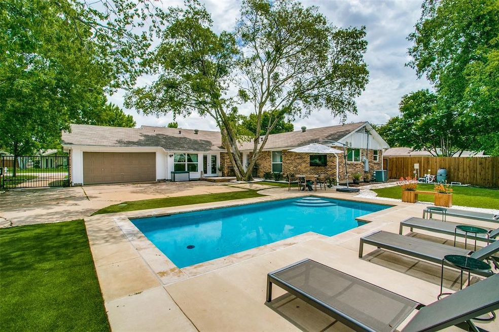 Make a Splash! Plenty of space in the backyard to 