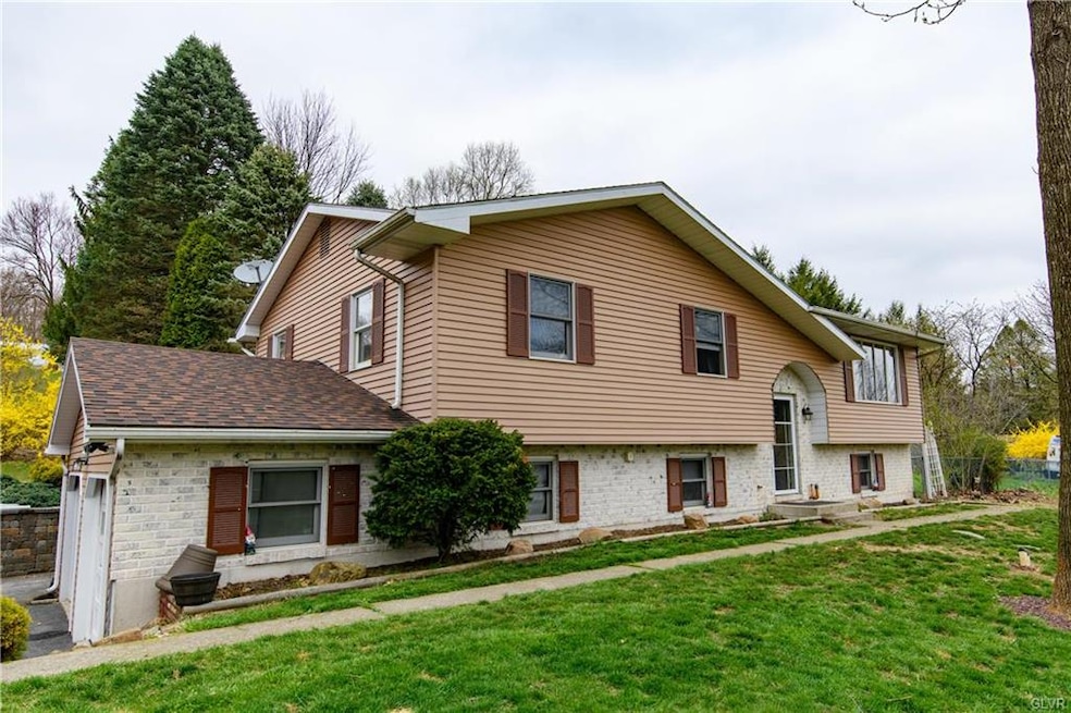 2259 Hillside Rd, Slatington, PA 18080 - photo 1