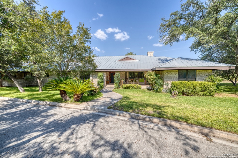 1304 E Leona Rd, Uvalde, TX 78801 MLS 1714597