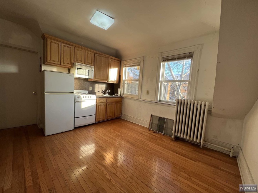 48 Highwood Terrace unit 3, Weehawken, NJ 07086 - photo 1