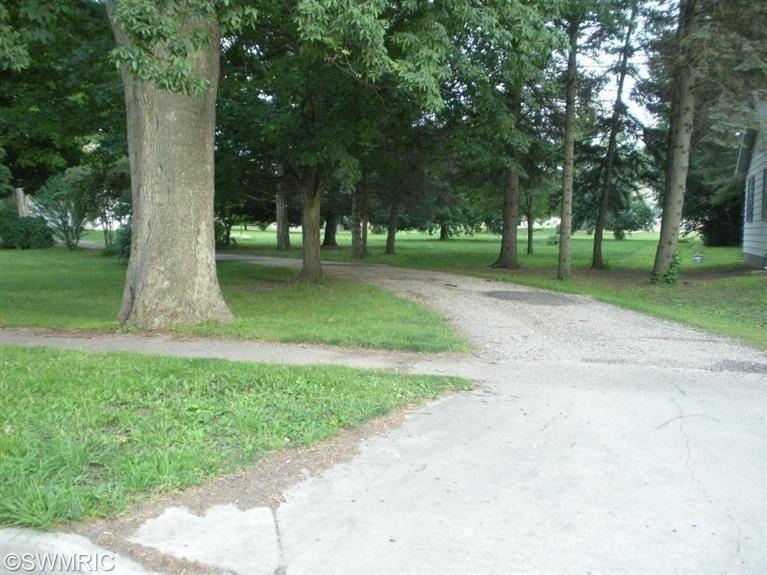 410 E Superior St, Wayland, MI 49348 - photo 1