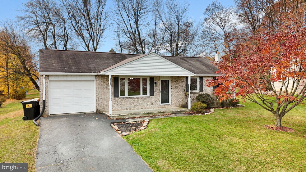 121 N 9th St, Bally, PA 19503 - photo 1