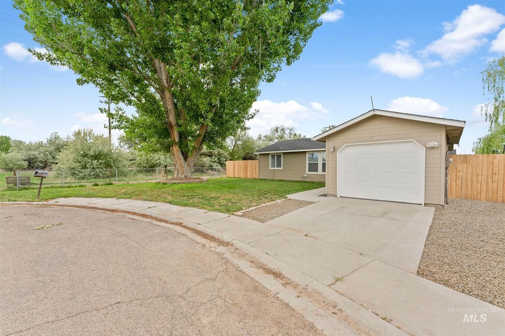 609 E Selway Dr, Homedale, ID 83628 - photo 1