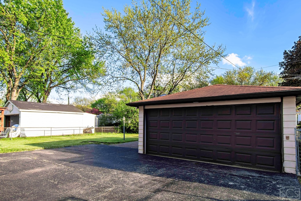 2301 Kirchoff Rd, Rolling Meadows, IL 60008 - photo 1