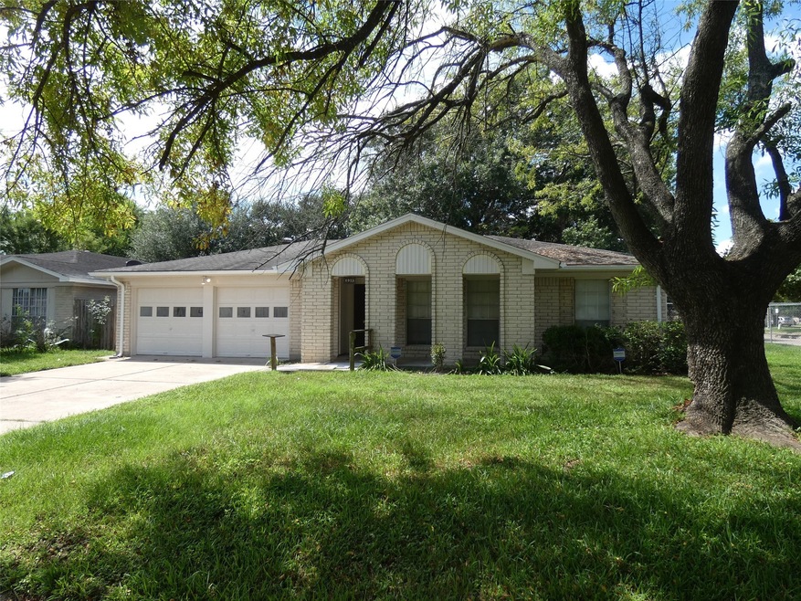 8923 Winding River Dr, Houston, TX 77088 - photo 1