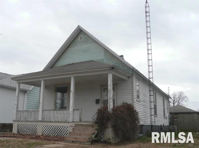 813 Decatur St, Lincoln, IL 62656 - photo 1