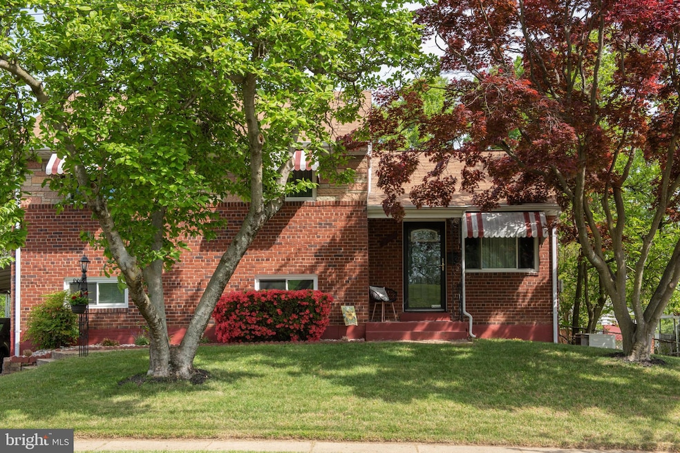 6404 Rolling Ridge Dr, Capitol Heights, MD 20743 - photo 1