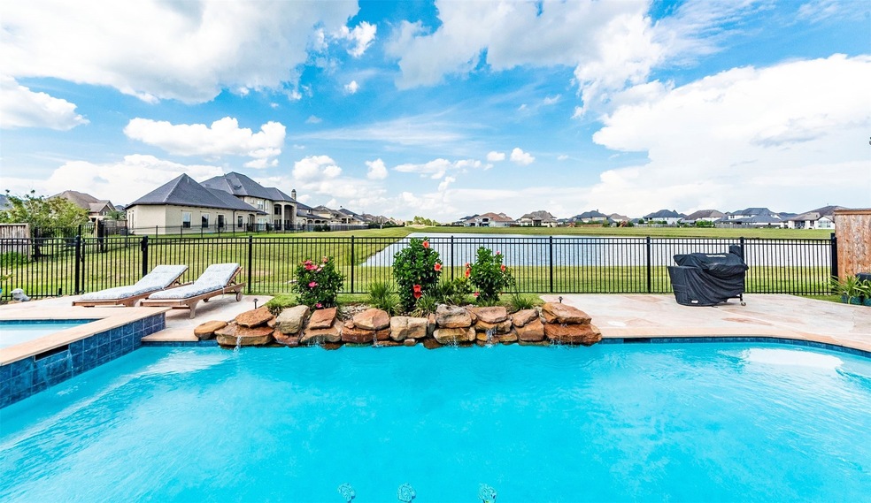 1901 N Mission Cir, Friendswood, TX 77546 - photo 1