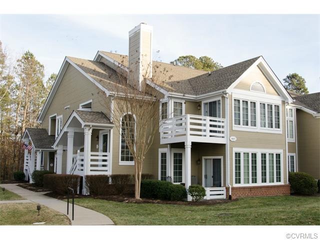 Beautiful well-kept unit with dimensional shingled