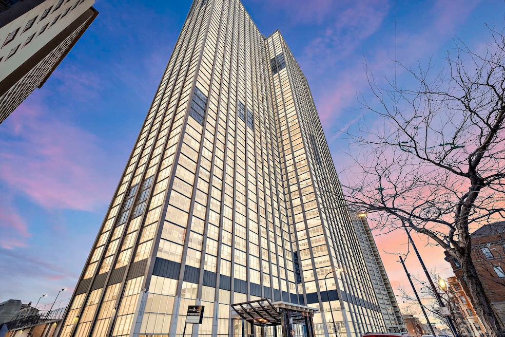 unlisted-address, Chicago, IL 60613 - photo 1