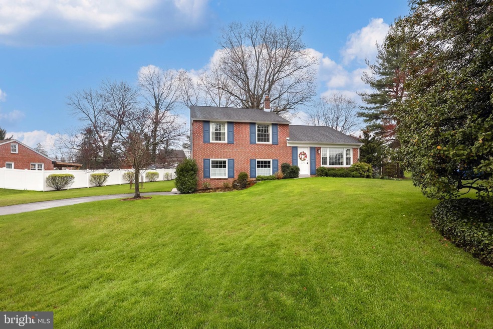 224 Canterbury Dr, Wallingford, PA 19086 - photo 1