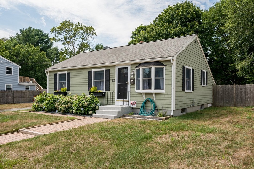 207 Levin Rd, Rockland, MA 02370 - photo 1