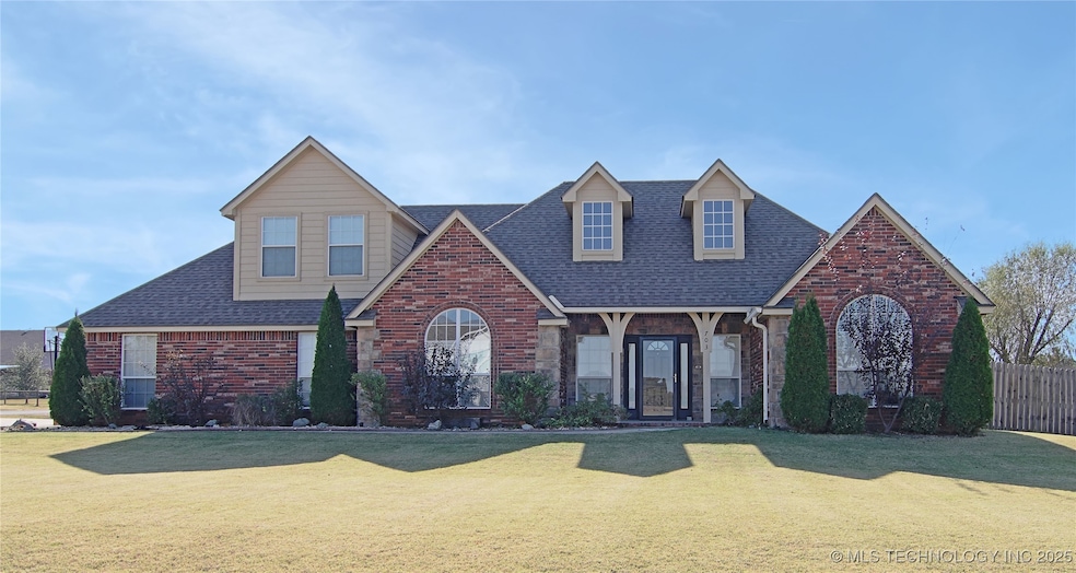 703 SW 19th St, Wagoner, OK 74467 - photo 1