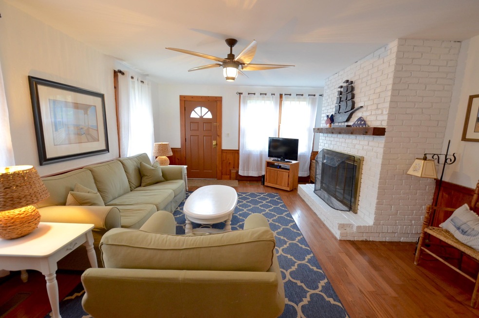 18 Pinehurst Rd, Edgartown, MA 02539 - photo 1