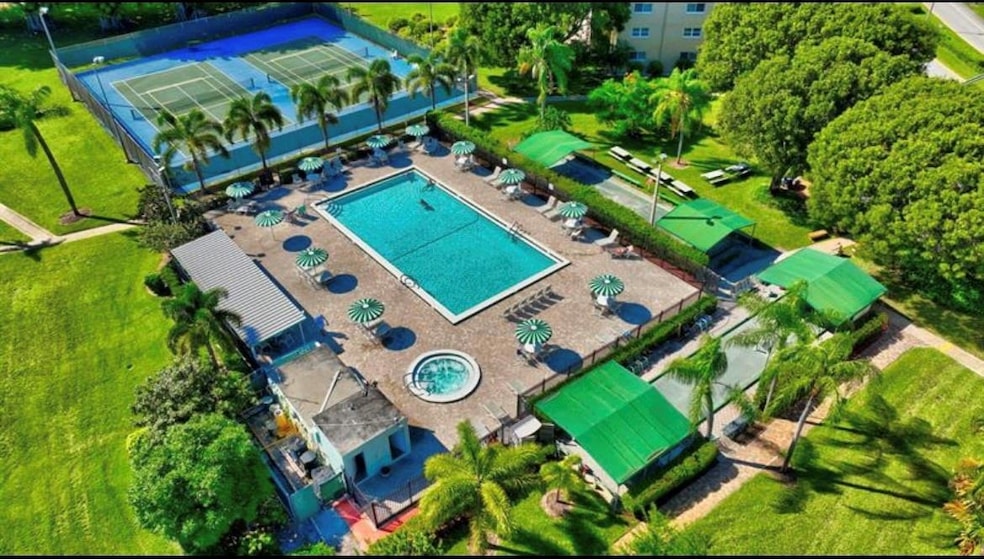 Village Royale on the Green unit 2170, Boynton Beach, FL 33435 - photo 1