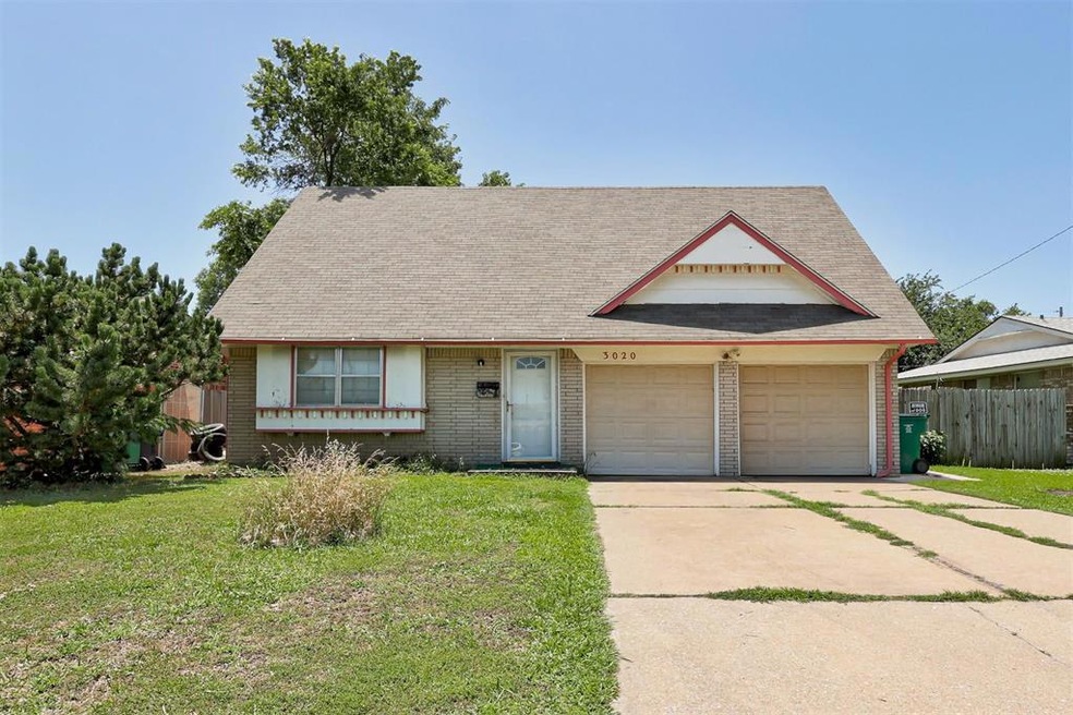 View of front of house featuring a front yard and 