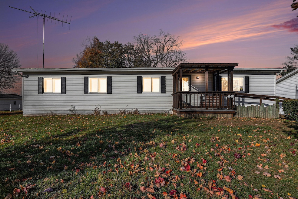 69617 Eisenhower Rd, Sturgis, MI 49091 - photo 1