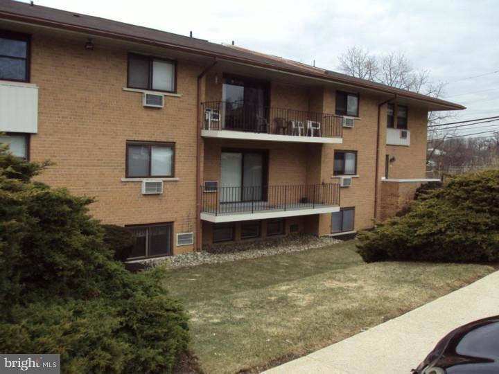 Riddle Glen unit E4, Media, PA 19063 - photo 1