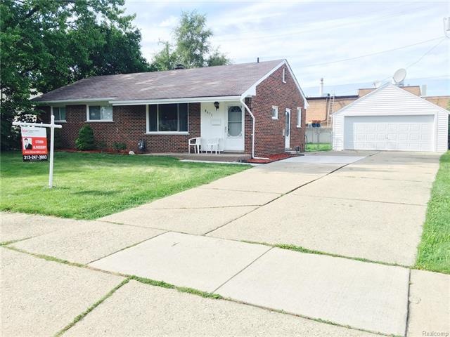 Large Driveway Fits 8 Cars, also extended 2 car ga
