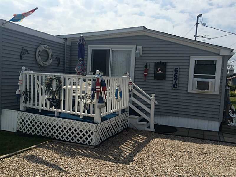 667 Succotash Rd, Wakefield, RI 02879 - photo 1