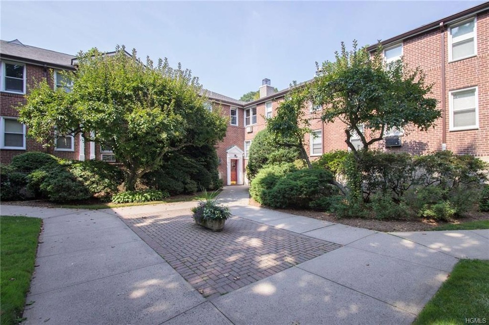 327 Palmer Terrace unit 2E, Mamaroneck, NY 10543 - photo 1