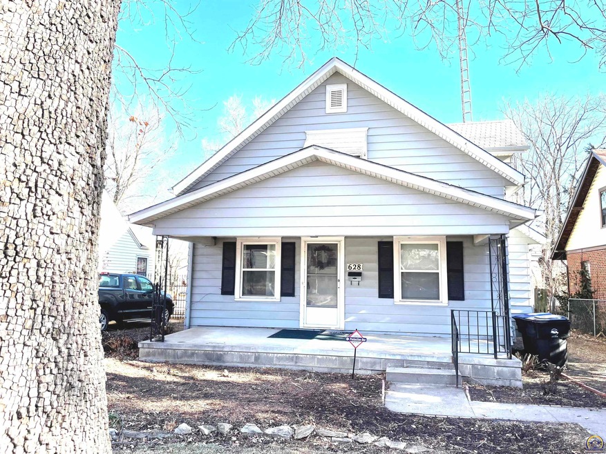 628 SW Oakley Ave, Topeka, KS 66606 - photo 1