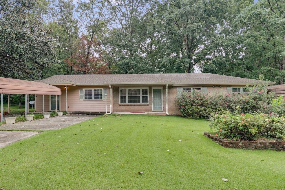AMAZING RANCH HOME 3 SIDES BRICK!