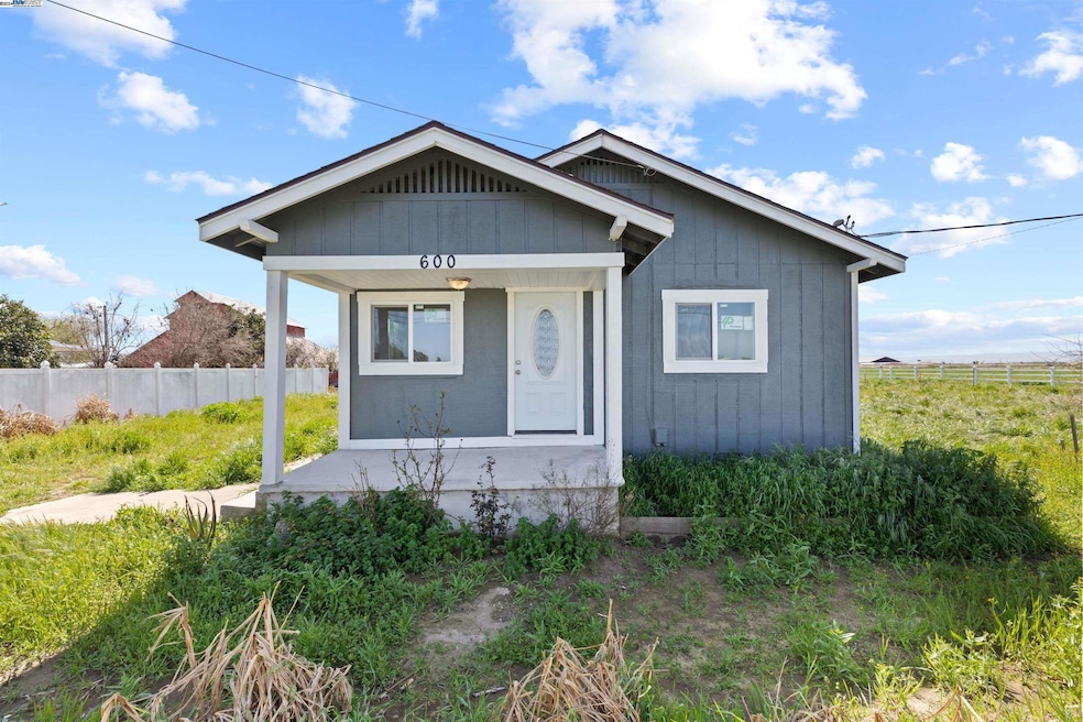 Sold $880,000 • Co-Listing Agent