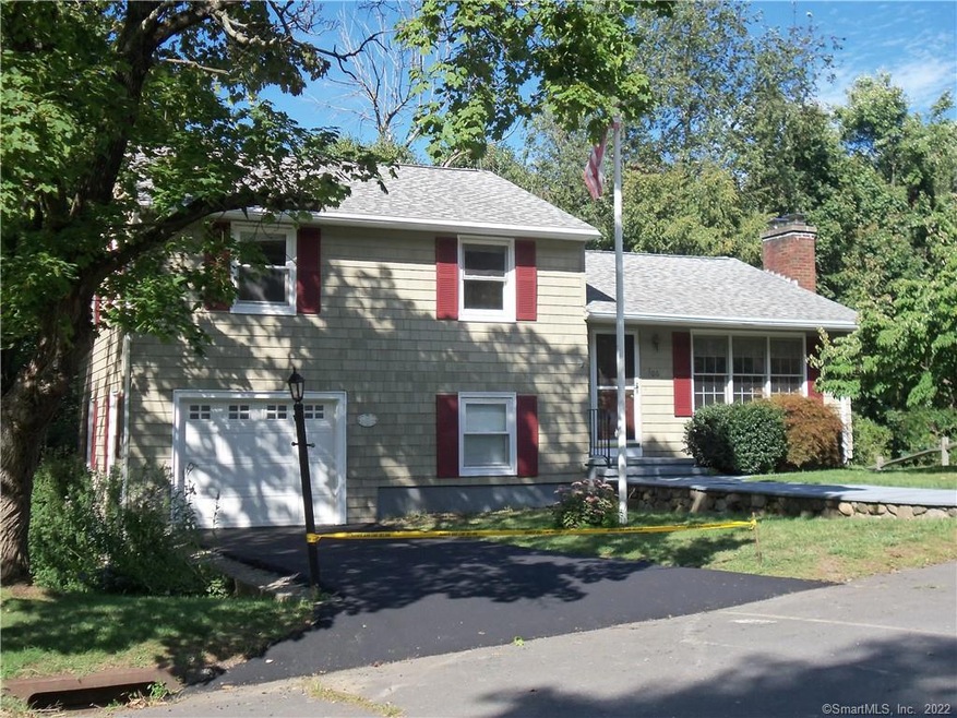 106 Pineridge Rd, Waterbury, CT 06706 - photo 1