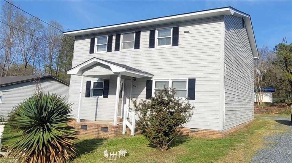 527 Columbia Ave, Ramseur, NC 27316 - photo 1