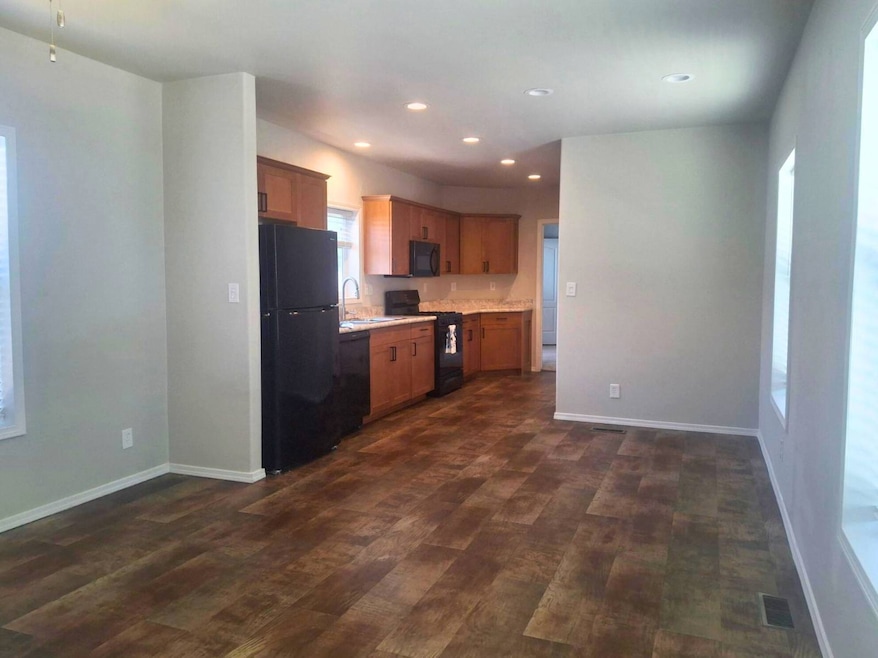 For Rent $1,295/month