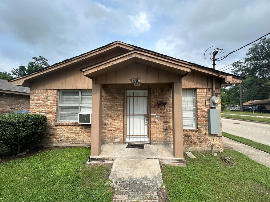 7319 Ley Rd, Houston, TX 77028 - photo 1