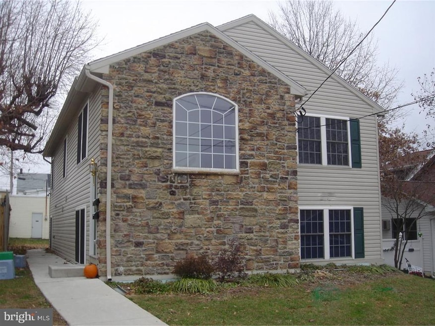 1011 S Lumber St, Allentown, PA 18103 - photo 1