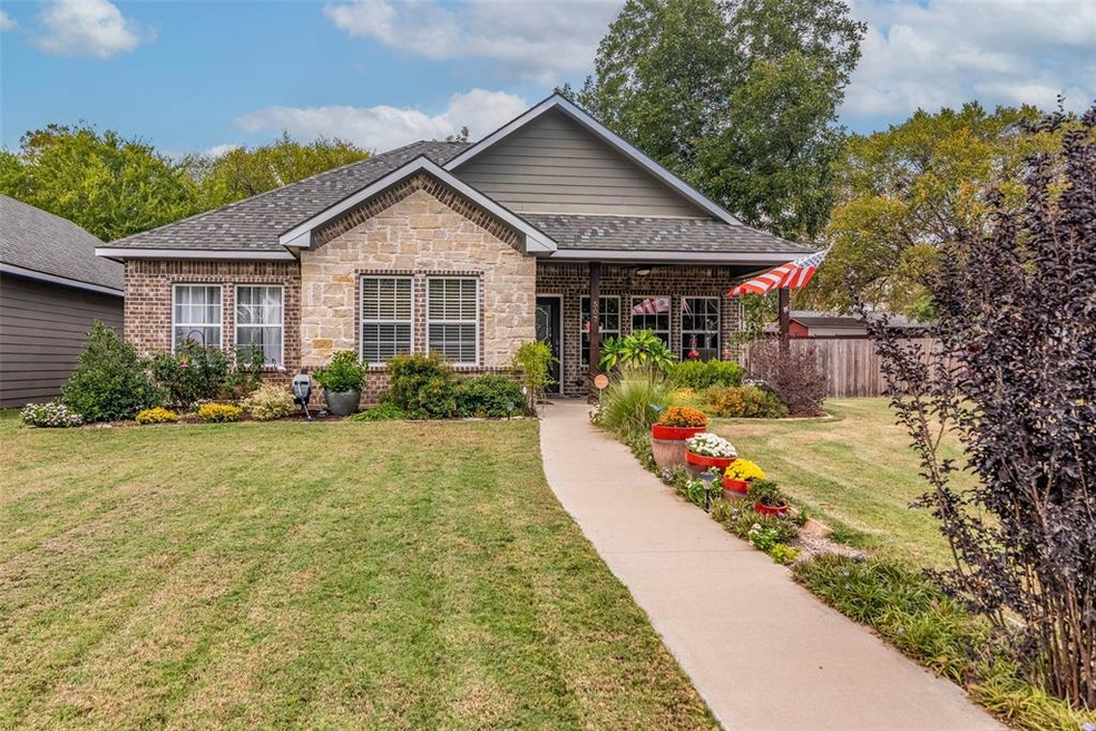 507 W Star St, Denison, TX 75020 - photo 1