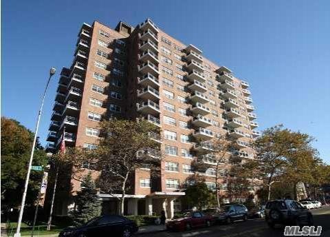 70-31 108th St unit 10C, Forest Hills, NY 11375 - photo 1