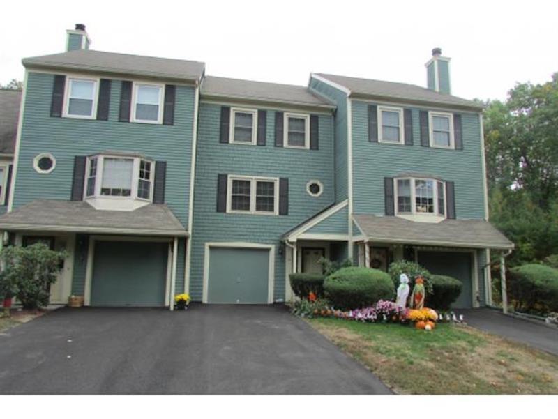 22 Walnut Cir, MerriMacK, NH 03054 - photo 1