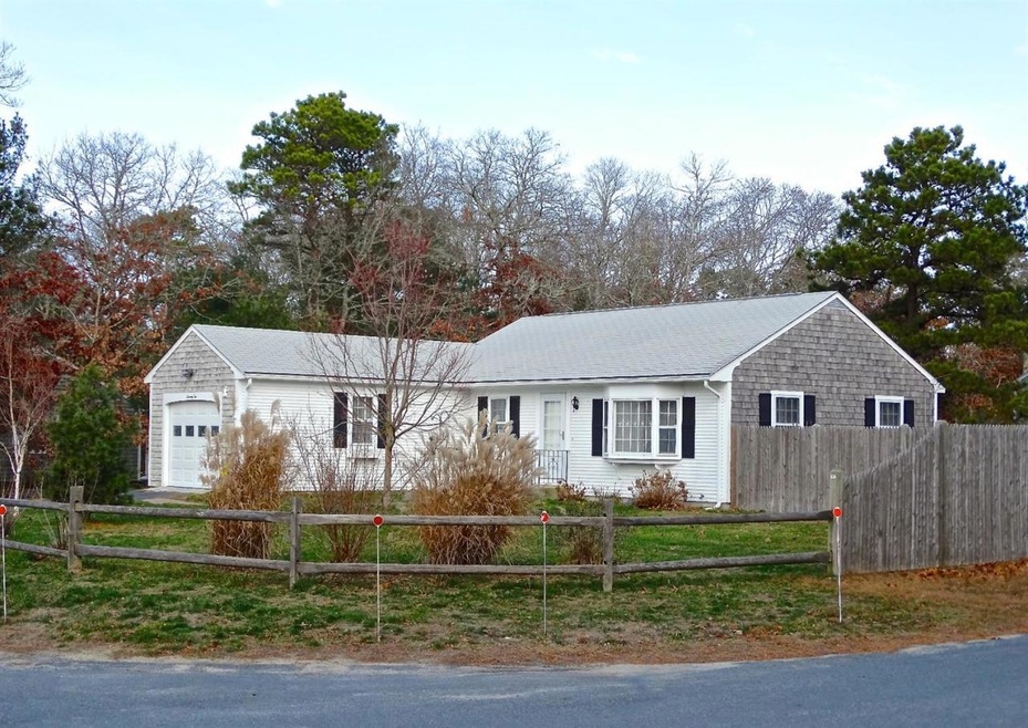 72 Clifford St, South Yarmouth, MA 02664 - photo 1