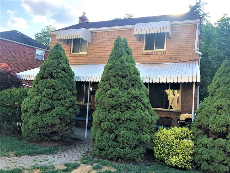 Brick exterior 3 bedrooms 2.5 baths