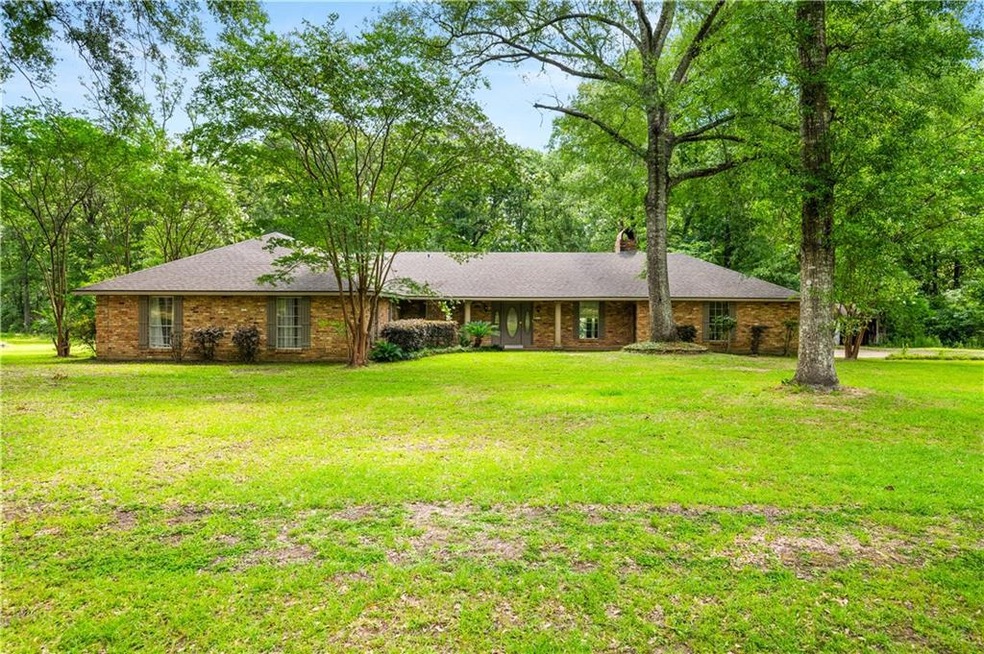 218 Hamilton Dr, Pineville, LA 71360 - photo 1