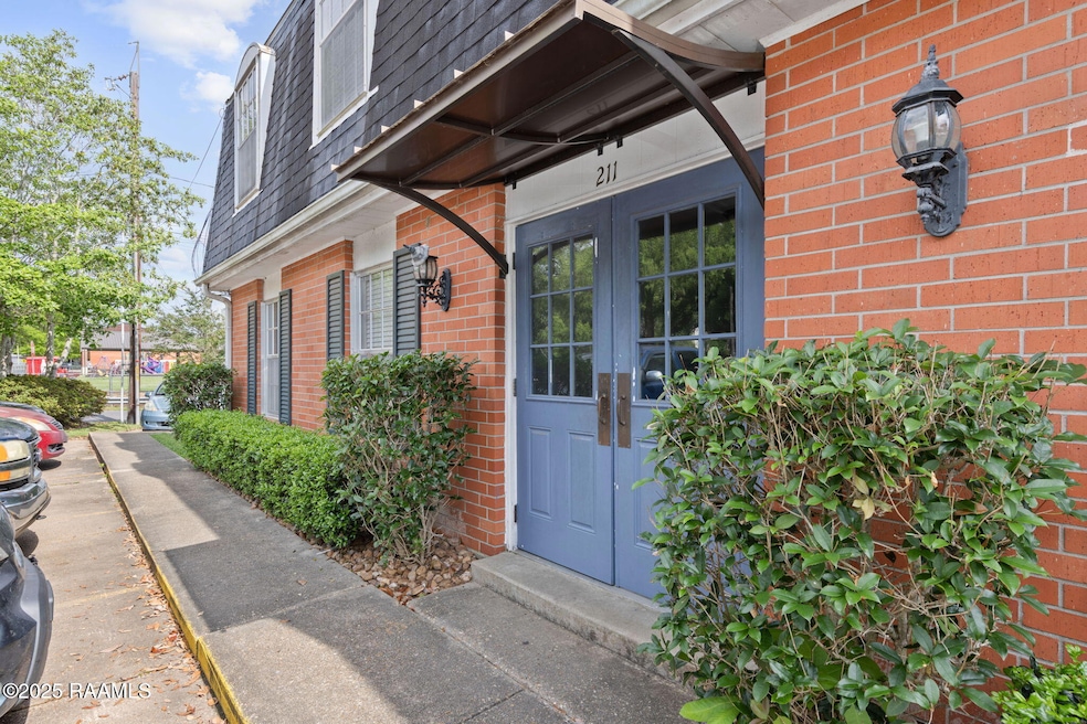 211 Versailles Blvd unit 5, Lafayette, LA 70501 - photo 1