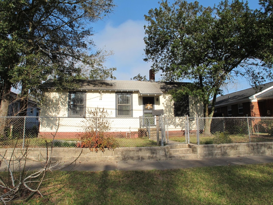 3835 Eloise St, Jacksonville, FL 32205 - photo 1