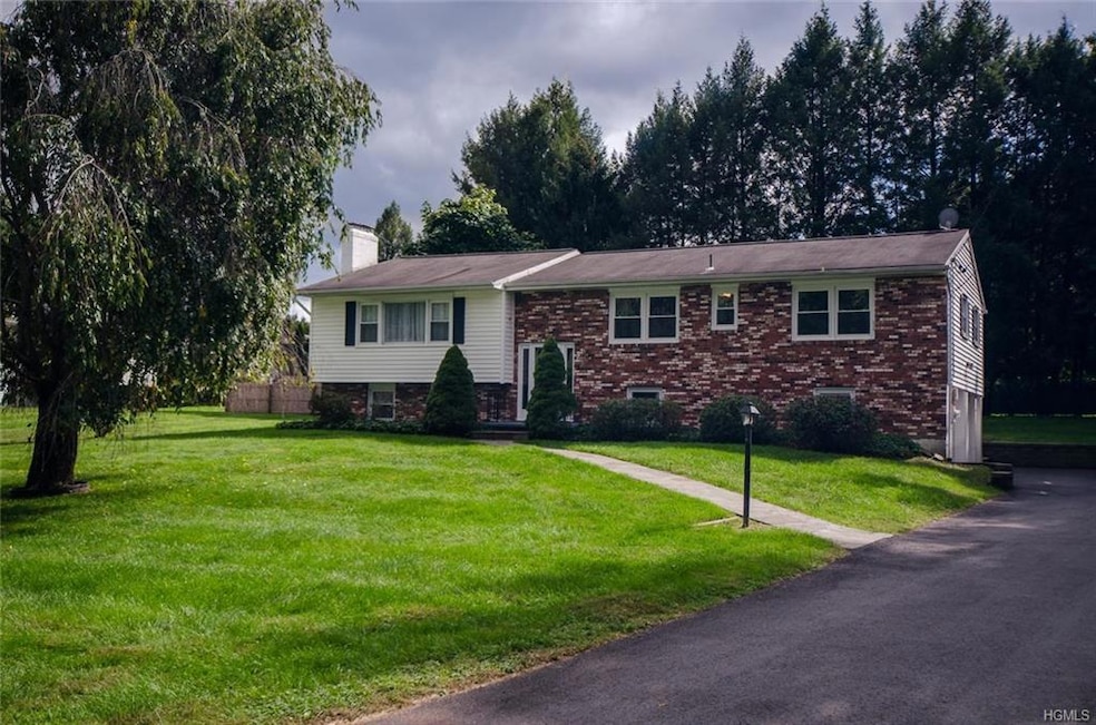 34 Pasture Ln, Poughkeepsie, NY 12603 - photo 1