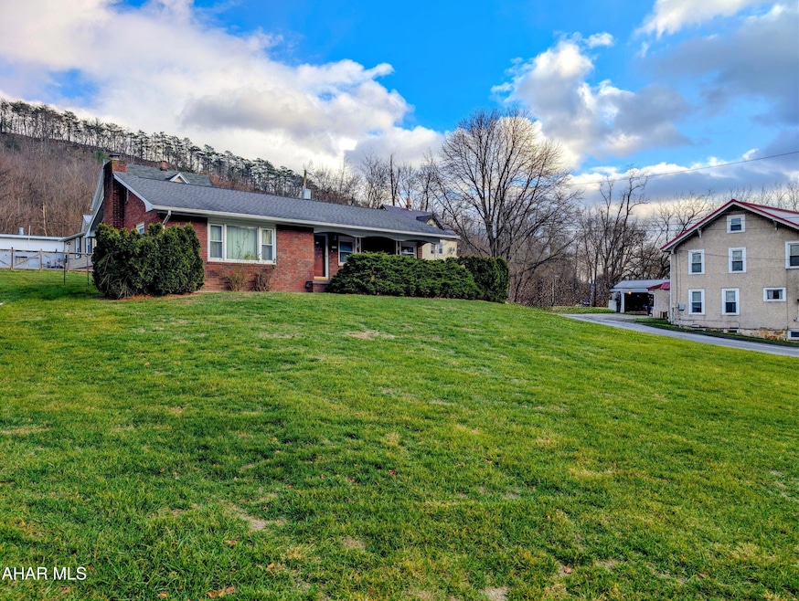 619 N Spring St, Everett, PA 15537 - photo 1