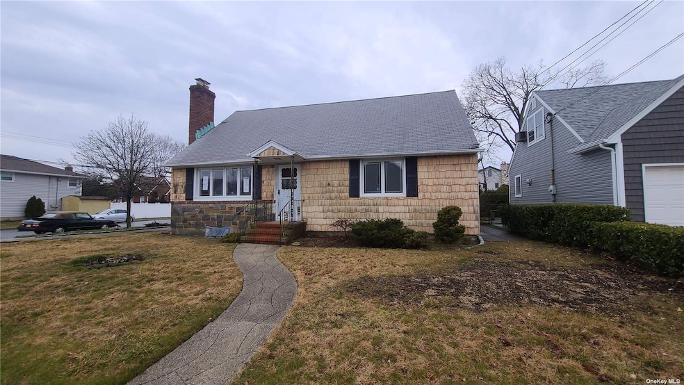 315 Oceanside Pkwy, Oceanside, NY 11572 - photo 1