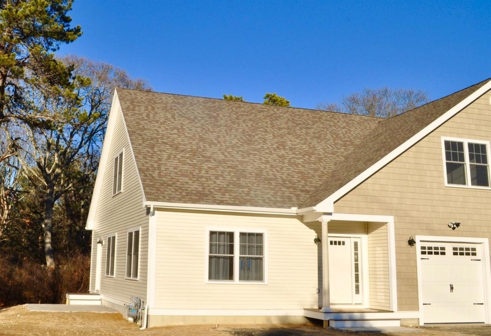 637 Gifford St unit 8A, Falmouth, MA 02540 - photo 1