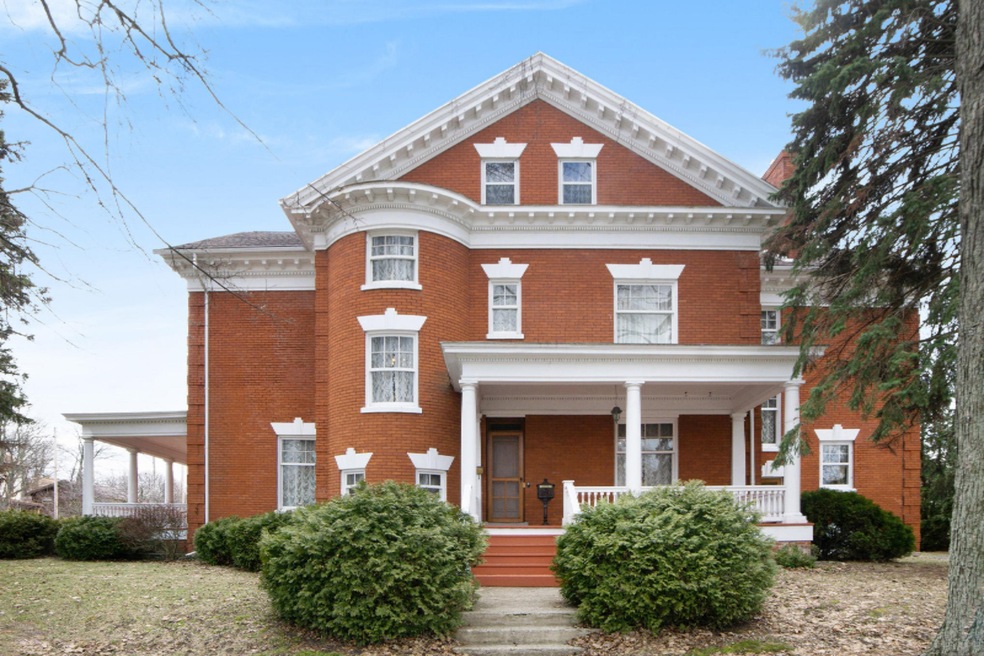 Grand side entrance