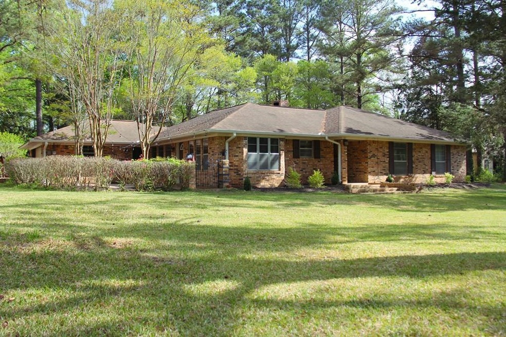 915 Sarah Anne St, Nacogdoches, TX 75965 - photo 1